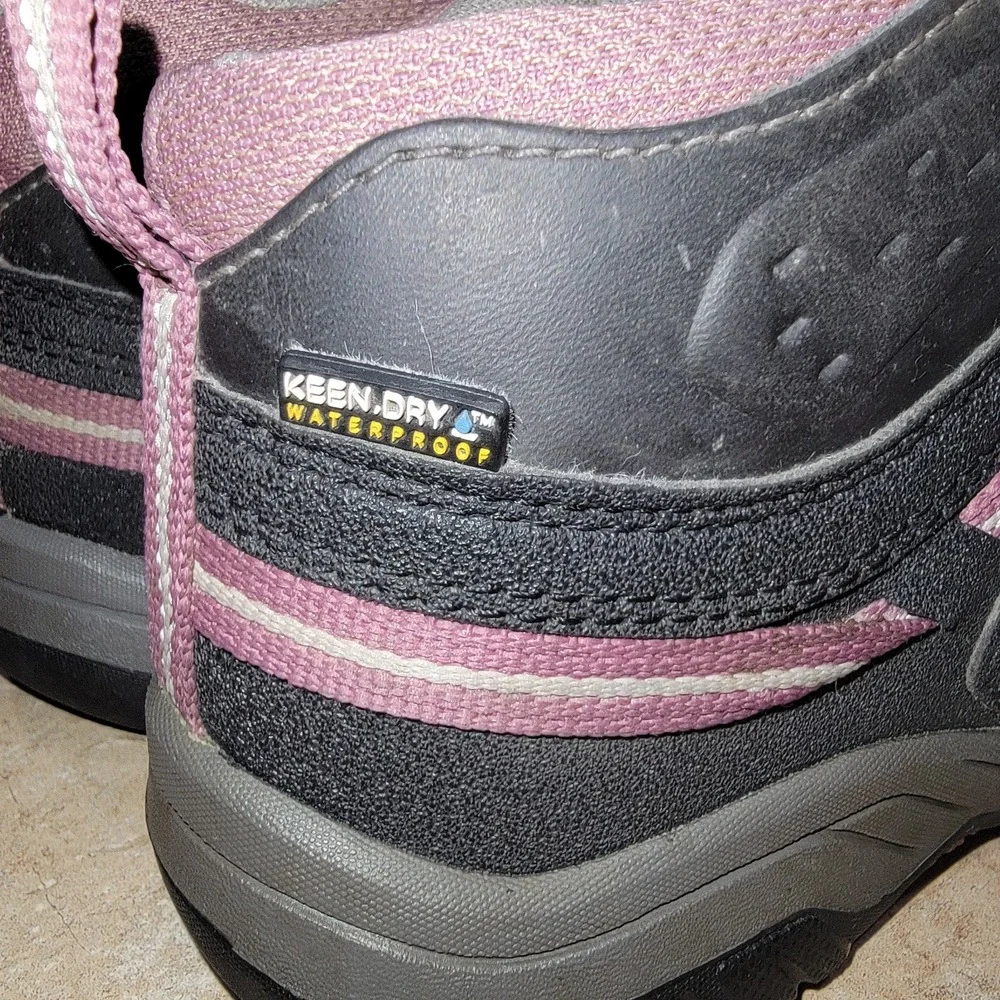 KEEN Targhee Mid Waterproof Hiking Boots Kids Youth Size 3 EU 35 Brown Pink